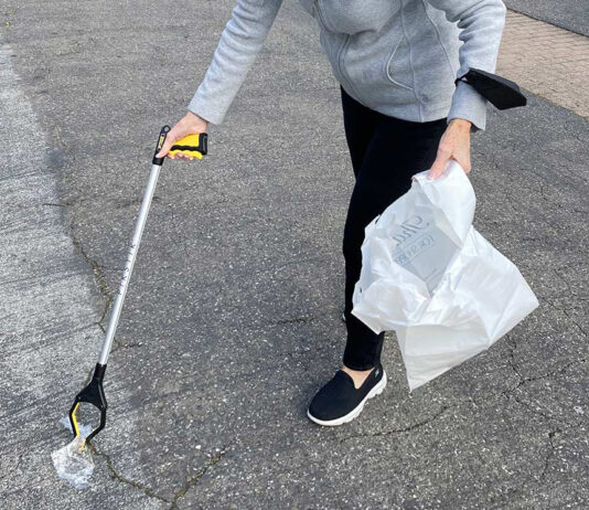 Los Gatos Chamber awards celebrate residents who reflect town’s character Picking Up Litter