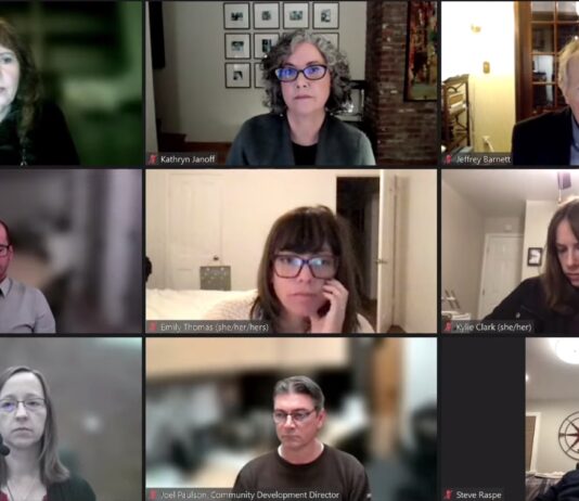 Considering the general plan (zoom)