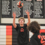 Image for display with article titled Los Gatos boys volleyball team looks to spike the competition