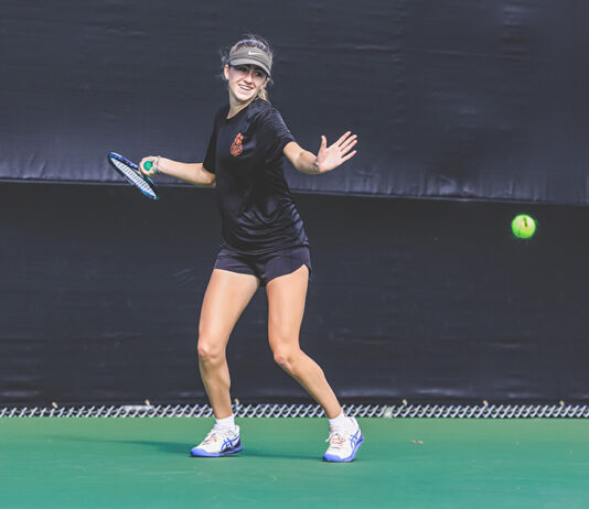 Los Gatos girls tennis looks to ace the competition