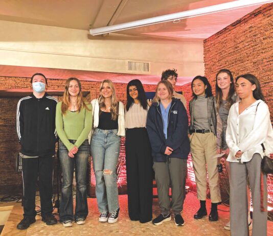 Kiwanis hand out scholarships (photo) students awarded - group shot