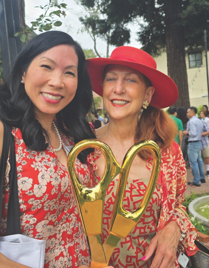 Chamber leader with newspaper saleswoman