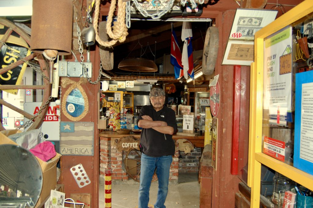 Image for display with article titled A Visit to the Pizzeria on the Top of the Mountain
