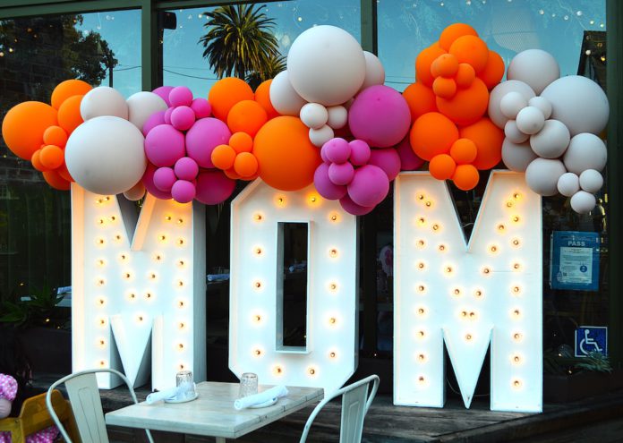 Zona Rosa Mother's Day sign MOM sign