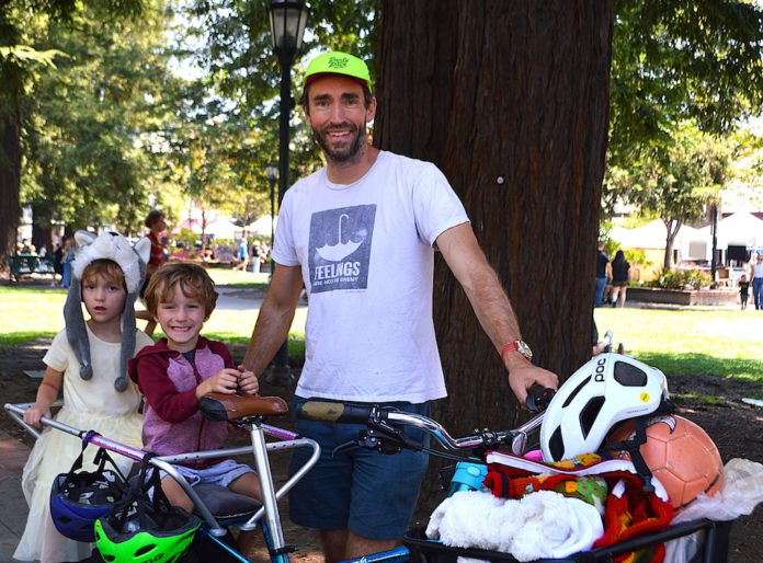 Twins with dad cyclist father with kids