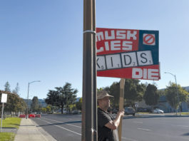 Sign that says "When Musk Lies Kids Die"