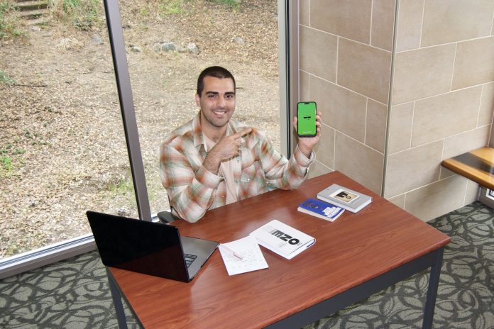 Pointing to app app founder