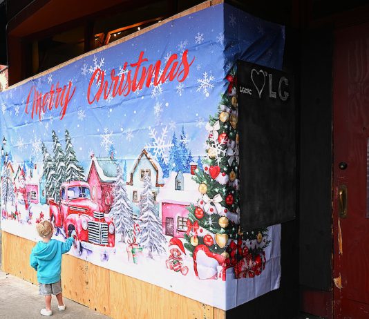 Temporary mural at cafe crash site along Main St. to proclaim LG is ‘Stronger Together’ before the mural was this plastic