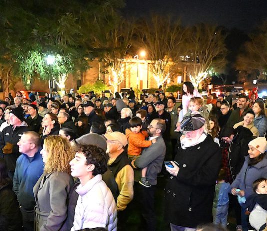 Community celebrates Hanukkah on Main