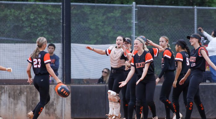 Los Gatos High School softball team slides into spring break with a 14-1 record