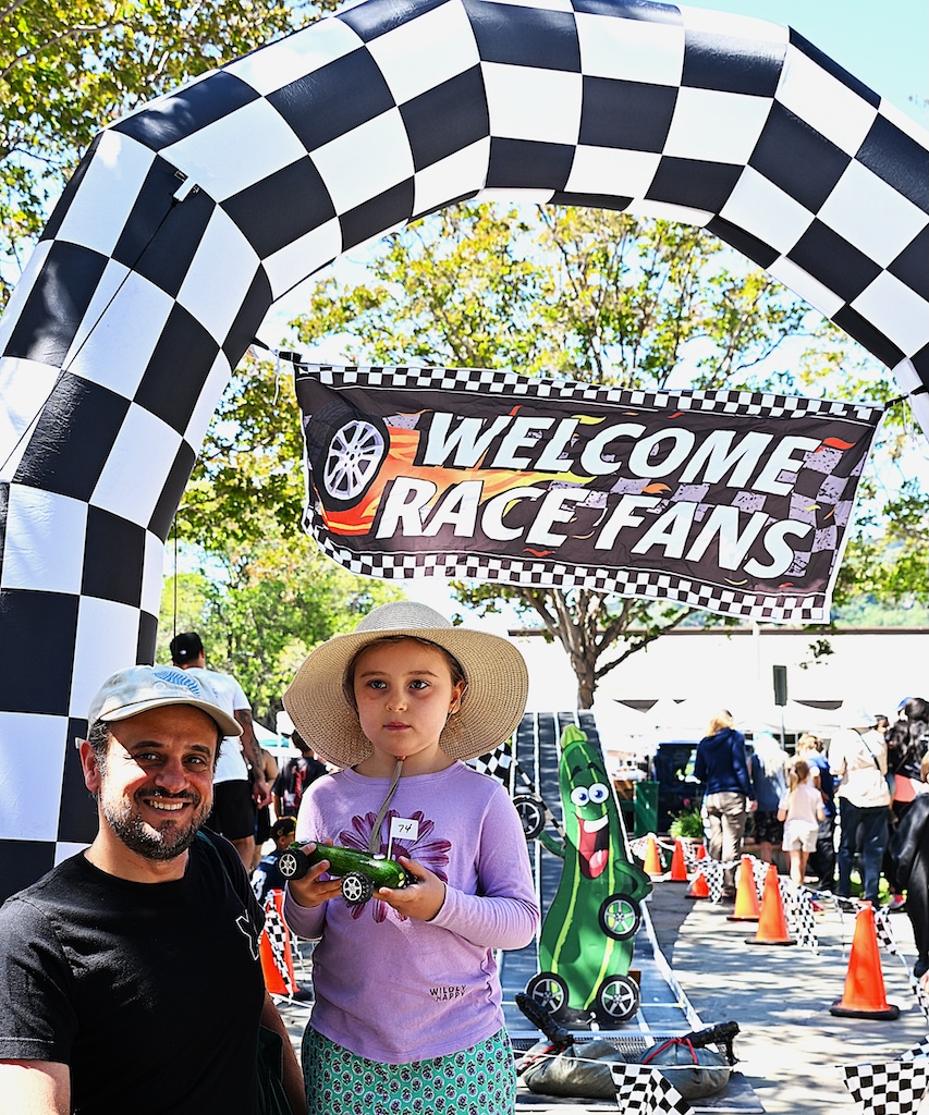 WELCOME RACE FANS