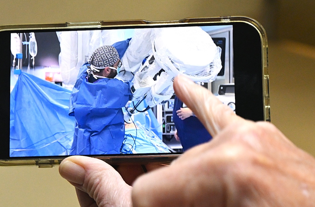 Intuitive Surgical’s robot is changing the face of surgery