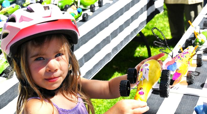 Delightful Sunday at the ‘fastest zucchini track in the world’ girls with yellow zucchini