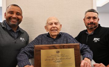 Joe Mannina Sr. gets plaque