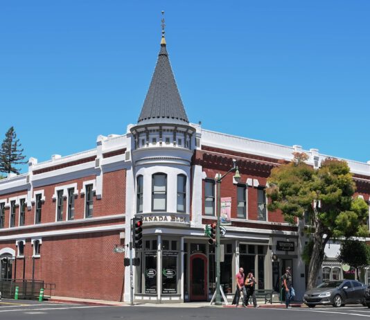 La Canada building