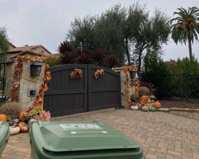 Monte Sereno decorations1 Monte Sereno home with Halloween decorations